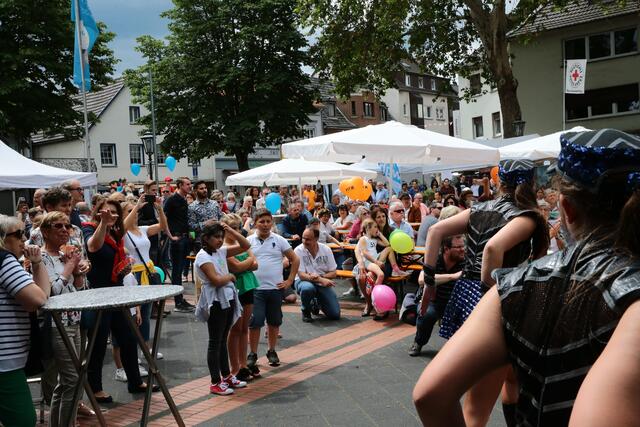 Bei der Gewerbeschau und dem Stadtbezirksfest ist Dank tollen Angeboten und Rahmenprogramm sowie verkaufsoffenem Sonntag immer viel los.  | Foto: we (Archiv)