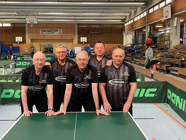 Vize-Meister: Reiner Rohlje, Andreas Grothe, Manfred Nieswand, Jürgen Hecht, Sandor Jankovic (v.l.). | Foto: Andreas Grothe