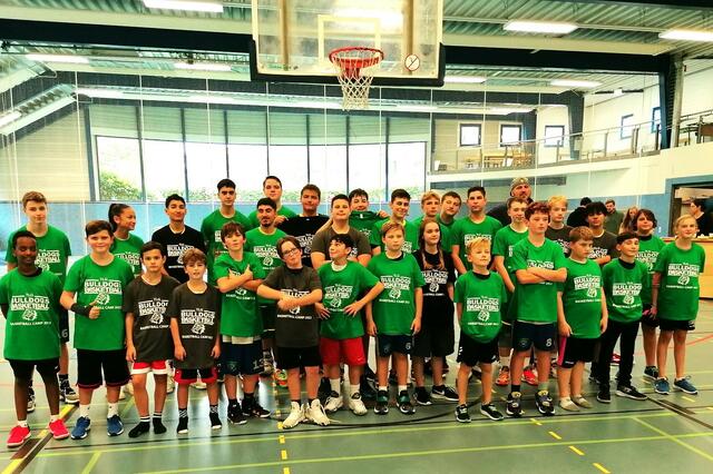 Die jungen Bulldogs feierten spielend 50 Jahre Basketball in der TLG. | Foto: TLG