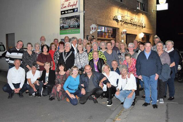 Rund 50 Ehemalige und zwei Lehrerinnen folgten der Einladung zum Klassentreffen in Hürth-Gleuel.  | Foto: D‘Angeli