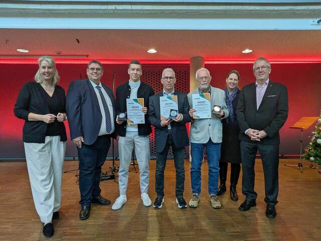 Ehrenamtsmedaille verliehen (von links): Sabine Hübel, Michael Söllheim, Nils Bargon, Thomas Beckenhusen, Michael Pacyna, Alice von Bülow und Christoph Becker. | Foto: Frank Engel-Strebel