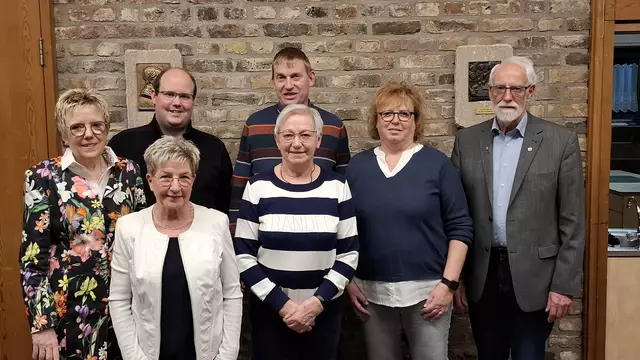 Das Foto zeigt: v.l.n.r. hintere Reihe: Simon Botschen (Chorleiter), Roland Klein; vordere Reihe: Martina Lorry, Margarete Wessel, Margret Fritzen, Miriam Richarz und Hans-Günther Fritzen. Es fehlen: Sarah Forst und Regina Josten.  | Foto: privat