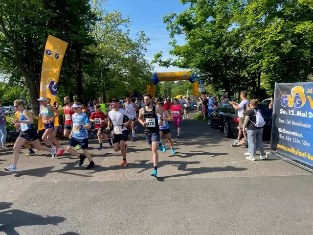 Nach der erfolgreichen Premiere des GVG-Volkslaufes in Berrenrath veranstaltet der TV Eiche mit Unterstützung der Ortsgemeinschaft den 35. GVG-Lauf erneut mit Start und Ziel auf dem Wendelinusplatz in Hürth-Berrenrath.  | Foto: Karl Gutmann/TV Eiche