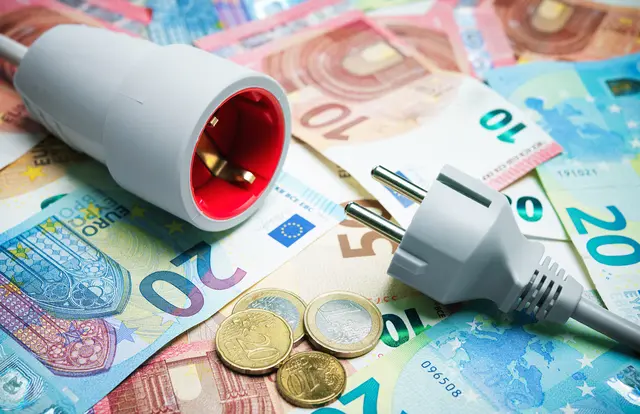 Während des Urlaubs lässt sich Zuhause sehr einfach Strom und damit Geld sparen.  | Foto: Alexander Raths / stock.adobe.com