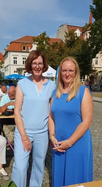 Brühls stellvertretenden Bürgermeisterin Pia Regh und die Oberbürgermeisterin von Weisswasser, Katja Dietrich.  | Foto: Stadt Brühl