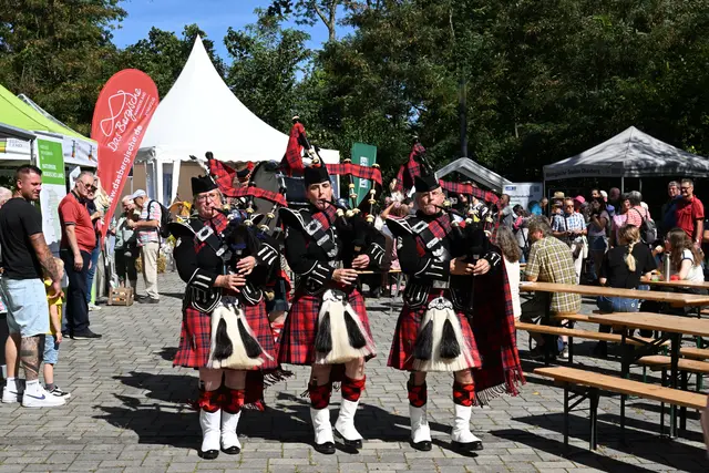 „Die „Ceòl beag Pipes &amp; Drums“ waren optisches und akustisches Highlight. | Foto: Wolfgang Abegg