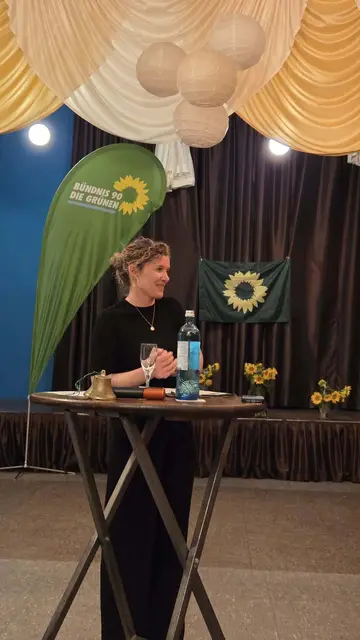 Julia Höller diskutierte mit den Bürger*innen.  | Foto: Grüne