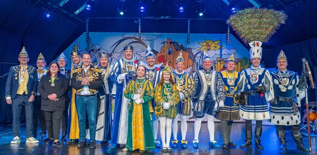 Stelldichein der Pulheimer Karnevalisten beim Tollitätenempfang der Stadt Pulheim.  | Foto: Artur Mittelstedt