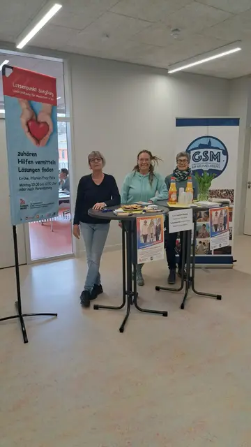 Hedi Lückerath, Ulrike Friedrich und Birgit Bartmann beraten immer montags in der 5. Stunde im wöchentlichen Wechsel in der Städtischen Gesamtschule am Michaelsberg – ohne vorherige Anmeldung.  | Foto: Städtische Gesamtschule Am Michaelsberg
