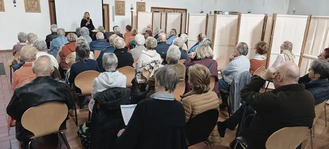 Um den Schutz vor Trickbetrug an der Haustür und am Telefon ging es beim Infonachmittag in Deichhaus.  | Foto: BG Deichhaus