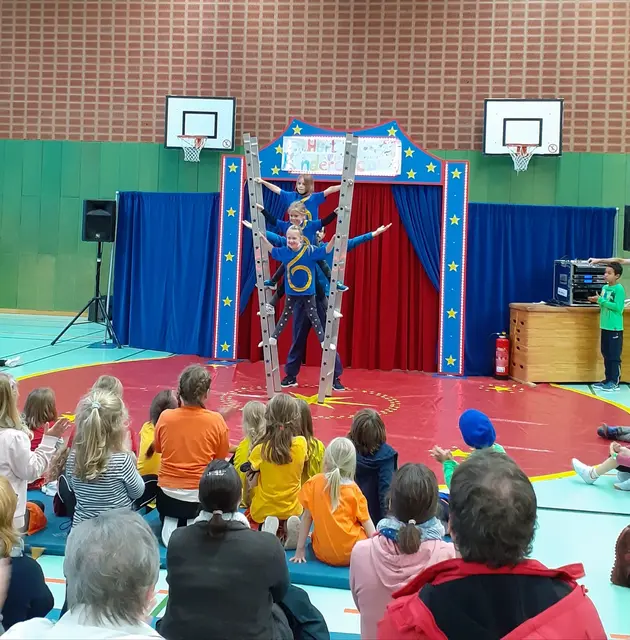 Der Kölner Spielecircus veranstaltet Mitmachaktionen für Kinder.  | Foto: Stadt Hürth/Giuseppe Piliero
