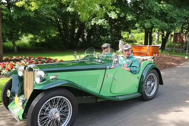 Klaus Noss und Peter Vierbaum in einem MG TC von 1948 | Foto: Michael Kupper
