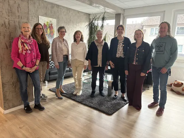 Monica Weispfennig, Andrea Oltmanns, Dr. Gundula Rogos, Karin Kluge-Dudda, Dagmar Steinmann, Anne Ferchau, Claudia Schröder, Jörg Höfer (v.l.).  | Foto: © Sommer