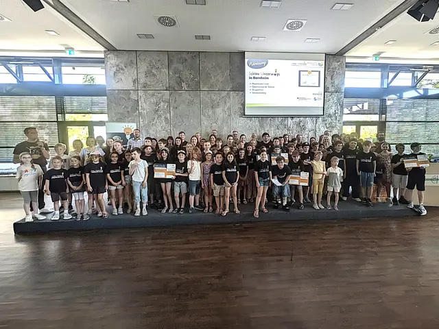 Freude im Rathaus: Die Energieteams aller beteiligten Schulen erhielten Gold, Urkunden und Preisgelder. | Foto: Frank Engel-Strebel