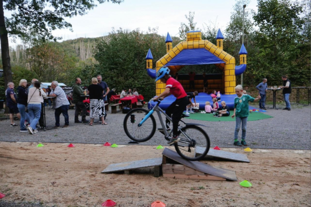 Action stand bei den Kindern im Vordergrund.
  | Foto: Rouven Seeger-Hellweg, DSGE