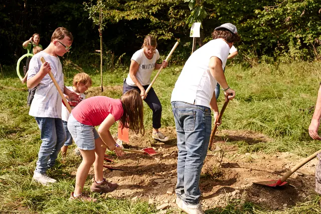 In Bergneustadt entsteht der „Mutwald“, den Kinder anlegen, die chronisch oder sogar lebensbedrohlich erkrankt sind.  | Foto: Stiftung It‘s for Kids