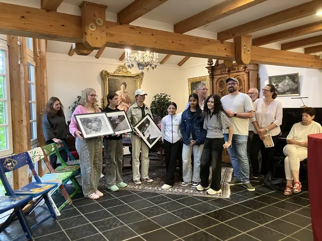 Die Preisträgerinnen und Preisträger des Fotoprojekts „Deine Stadt auf Film“ wurden bei der Finissage im Heimatmuseum Bergneustadt ausgezeichnet | Foto: Pavla Bransch