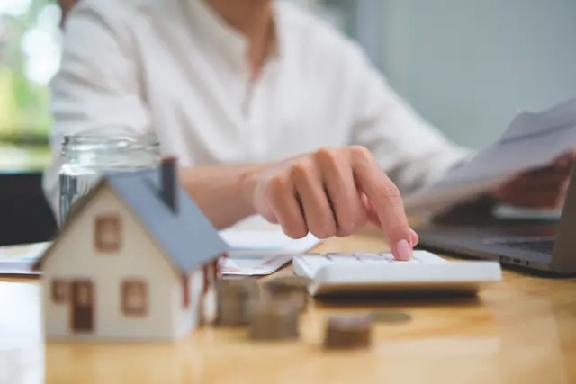 Unter anderem soll die Grundsteuer in Brühl weiter angehoben werden. | Foto: (Symbolfoto) ijeab/stock.adobe.com