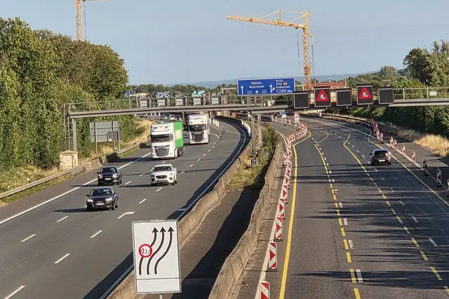Die A1/A61 wird vom 6. bis 9. November auf Grund von Arbeiten an der neuen Brücke der Merowingerstraße in Höhe Erftstadt  noch einmal voll gesperrt. | Foto: Stadt Erftstadt/Düster