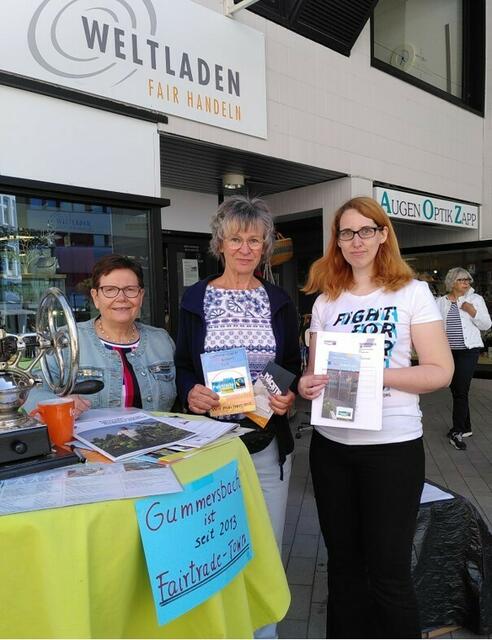 Hanne Gutermuth (WL),  Ingrid Dreher (Steuerungsgruppe Fairtrade Town), Sabine Grützmacher.                                              | Foto: Weltladen