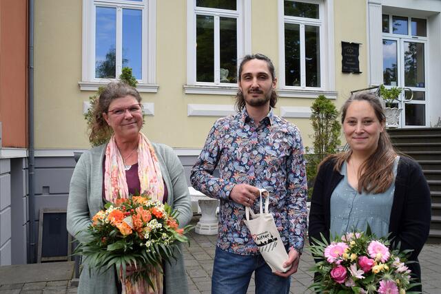 Mit doppelter Frauenpower zu  mehr Klimaschutz für die Region: Yvonne Liczner (links) und Alexandra Bohle mit ihrem Vorgänger Tobias Gethke. | Foto: Frank Engel-Strebel