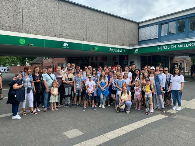 Die ukrainischen Kinder und ihre Familienangehörigen verlebten einen tollen Tag im Kölner Zoo.                          | Foto: Partnerschaftsverein