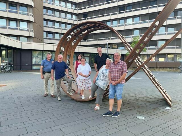 Von links nach rechts: Dr. Ulrich Burger, Peter Albrings, Anna Leonhard, Christa Metzlaff, Nico Novacek, Adelheid Eick und Frank Eick. (nicht auf dem Foto die stellvertretende Vorsitzende Barbara Bujotzek).  | Foto: privat