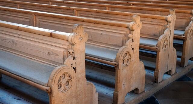 Im Winter müssen sich Kirchenbesucher warm anziehen. Da viele Kirchenheizungen mit fossilen Brennstoffen betrieben werden empfiehlt die Fachabteilung „Schöpfungsverantwortung“ die Heizungen nicht anzuschalten.  | Foto: Pixabay