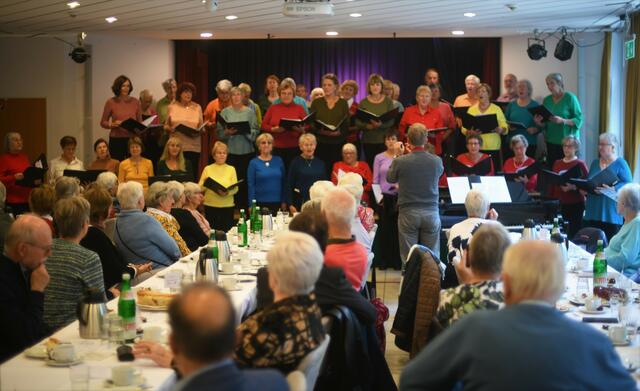 Rendezvous der Freunde – Chorvereinigung und Stadtchor Weißwasser gemeinsam unter Leitung von Lars Deke. | Foto: Foto. Brühler Chorvereinigung