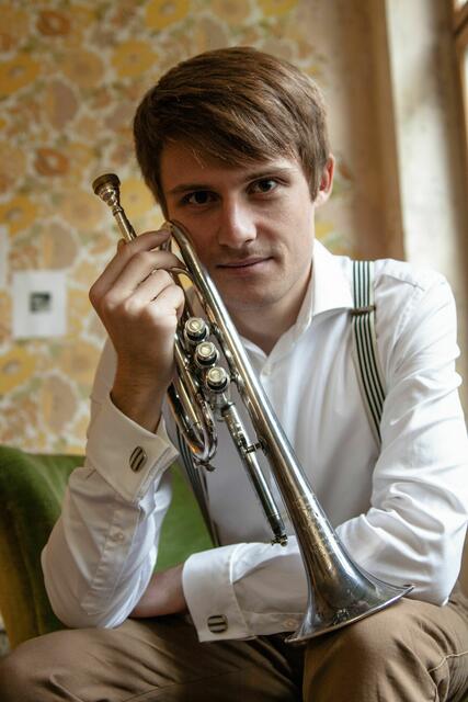 Der junge Trompeter und Kornettist Thimo Niesterok unter dem Titel „Celebrating Swing“ die Swing-Ära.  | Foto: Julia Ziolkowski