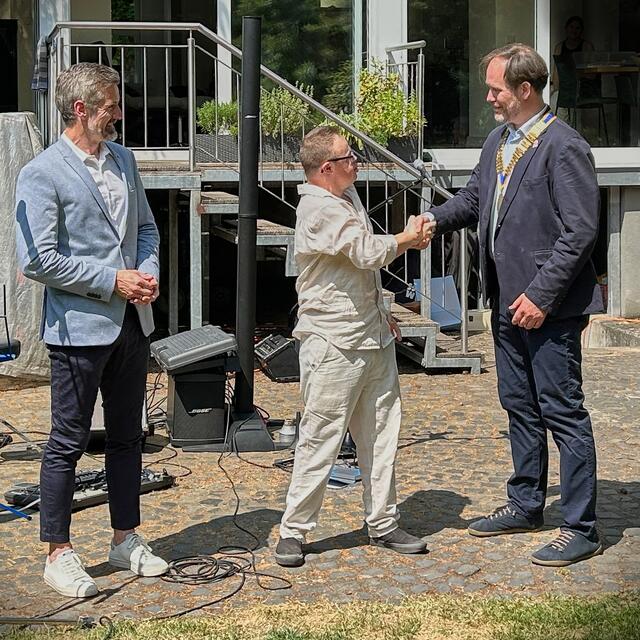 Die Übergabe der Amtskette.  | Foto: Hans-Otto Trümper