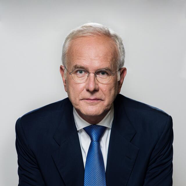 Harald Schmidt lädt gemeinsam mit Kantor Michael Utz zum Gesprächskonzert „Die wunderbare Welt der Orgel“ ein.  | Foto: Björn Klein