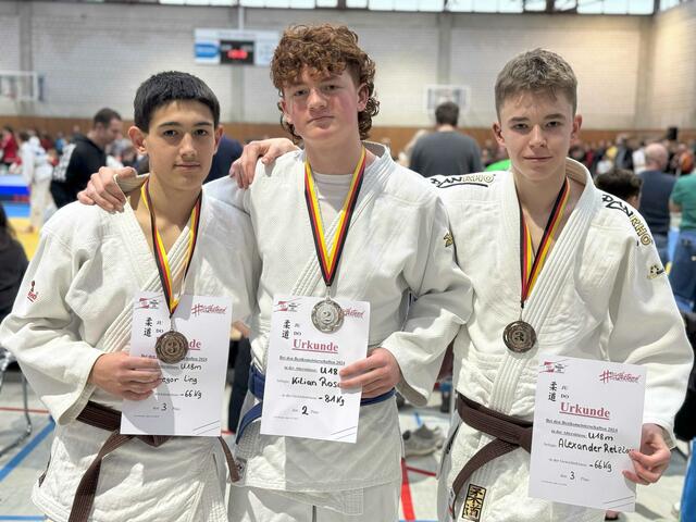 Das Bild zeigt Gregor Ling, Kilian Rose und Alexander Retzlav (von links).  | Foto: David Metzger