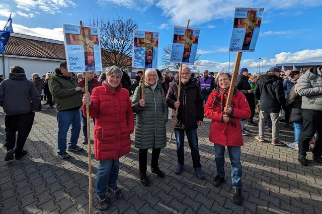 „Kirche ist bunt, Gottes Liebe gilt für alle Menschen ohne Einschränkungen“: Dafür sprach sich der ökumenische Gesprächskreis aus Sechtem aus. | Foto: fes