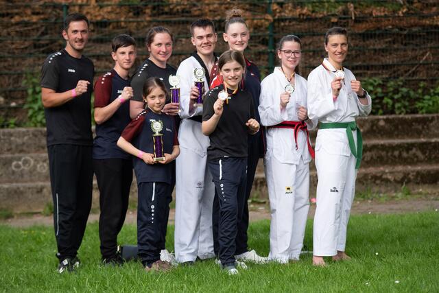 Das „Vollkontakt-Team“: Fabian Schneider, Fabian Fischer, Anastasia Wilke, Aurora Wilke, Nick Zimmermann, Jana Gruber, Mira Krumpholz, Madita Rudolph, Monique Krumpholz (v.l.).  | Foto: Andreas Witner