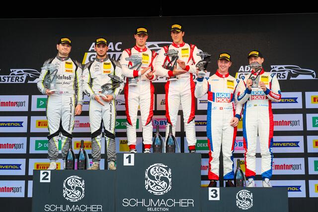 Der Hürther Nico Hantke (2.v.l.) hatten wieder allen Grund zur Freude und stand zwei Mal auf dem Siegerpodest.  | Foto: Hantke