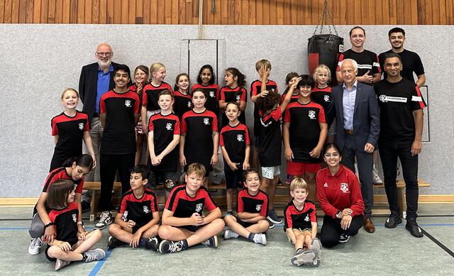 Dank Unterstützung des Brühler Rotary Clubs konnten die „Brühler Helden“ das Feriencamp in der Sporthalle der Franziskusschule veranstalten. | Foto: Kerstin Fourate