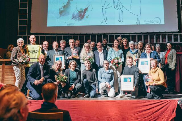 Alle Preisträger und Nominierten des Heimatpreises 2024, die beim Martinsempfang des Landrates ausgezeichnet wurden.  | Foto: Rhein-Erft-Kreis