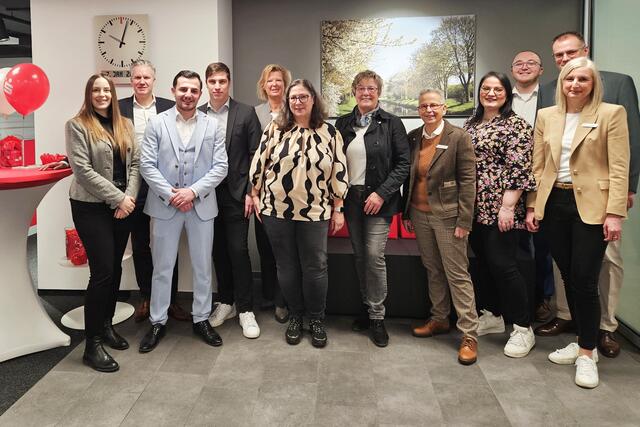 Das Team der Filiale Türnich-Balkhausen der Kreissparkasse Köln um das Leiterduo Stefan Zehnpfennig und Laura Gau begrüßte zahlreiche Gäste zu einem Willkommenstag. | Foto: KSK Köln