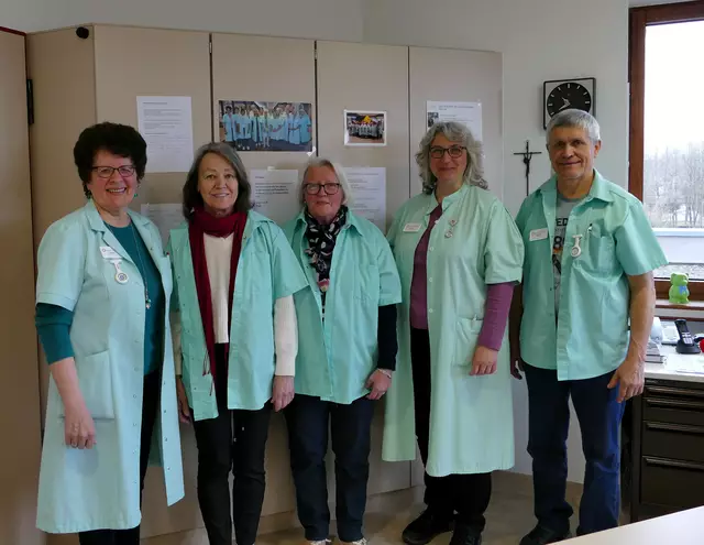 Grüne Damen und ein Herr im ehrenamtlichen Einsatz: (v.l.) Serena Zempel, Mechthild Minski, Edith Malzahn, Sonja Janzen, Viktor Schmidt.  | Foto: Kirchenkreis An der Agger