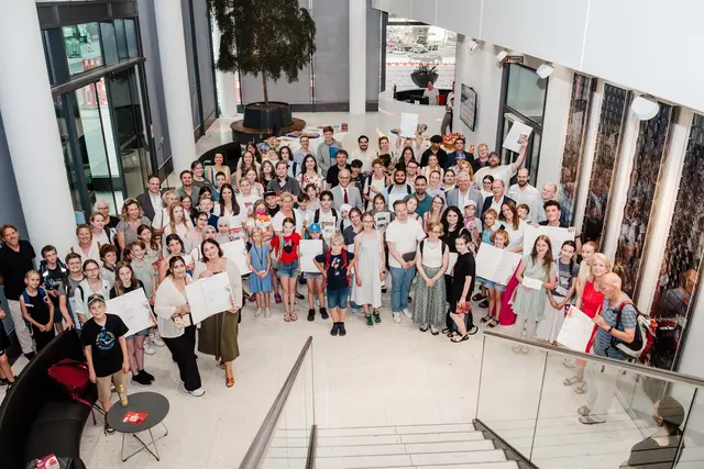 Gruppenfoto aller Preisträgerinnen und Preisträger des RSGV- Schülerzeitungswettbewerbs.  | Foto: Heike Kattenhagen