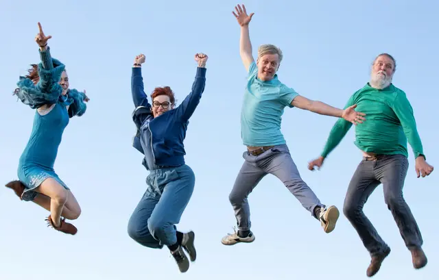 Nicht nur die Bandmitglieder von „Permission to Fly“ heben bei ihrer Musik ab. Sie wollen auch die Zuhörer beim „Feykultur“-Festival zum „Abheben, Tanzen und Grooven“ bringen.  | Foto: Veranstalter/pp/Agentur ProfiPress