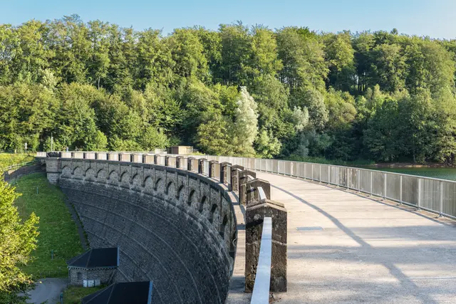 Das Bauwerk der Lingese-Talsperre steht im Vordergrund der Veranstaltung.  | Foto: Wupperverband