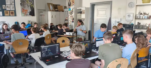 Volle Konzentration 40 Kinder und Jugendliche nahmen am Gaming Camp teil. | Foto: Copyright KuMs