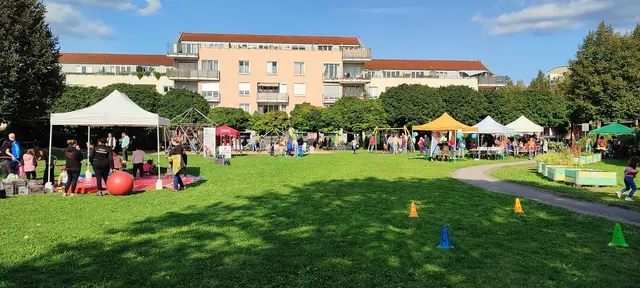 Das Sommerfest bietet die Gelegenheit, das Familienbüro „Am Gustav“ kennenzulernen.  | Foto: Stadt Hürth