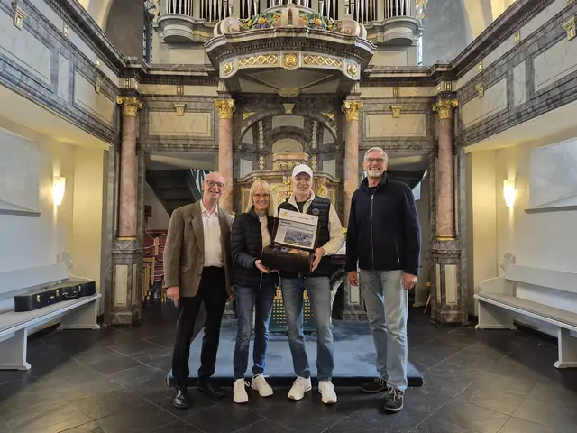 Die Altstadtkirche liegt ihnen am Herzen: Dietrich Schüttler (v.l.), Petra und Manfred Bösinghaus sowie Walter Fresen.  | Foto: Kirchenkreis An der Agger/J.Thies