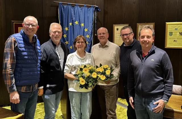 Die CDU-Fraktion ist bereit für die kommenden fünf Jahre: (v.l.) Stefan Hoss (stellvertretender Vorsitzender), Dietmar Boomkamp (Geschäftsführer), Karla Palussek, Hans Dieter Moll (Vorsitzender), Jan Pickardt (stellvertretender Vorsitzender) und Dominik Macherey (Beisitzer).  | Foto: CDU Frechen