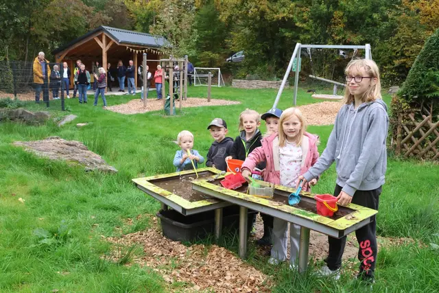 Der Matschtisch wurde gerne in Beschlag genommen.  | Foto: Michael Kupper