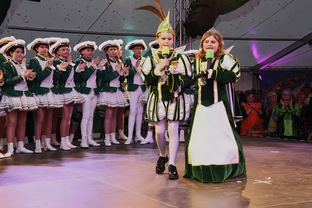Das neue Lannesdorfer Kinderprinzenpaar eroberte die Herzen der Karnevalsfreunde im Rahmen seiner Proklamation.   | Foto: AS