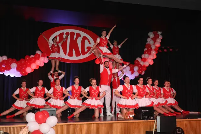 Die Funkengarde der Waldbröler Karnevalsgesellschaft.  | Foto: Michael Kupper
